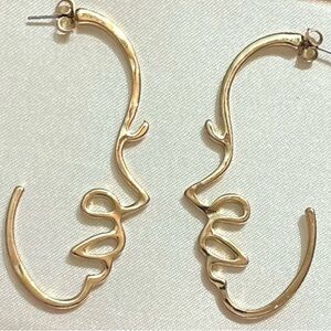 Elegant Gold Face Line Earrings